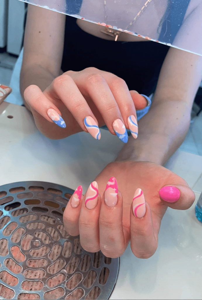carrot_girl1422_nails_--ar_5683_--v_6.1_d00de648-75e6-453e-90b3-52ee6bc202a3_3